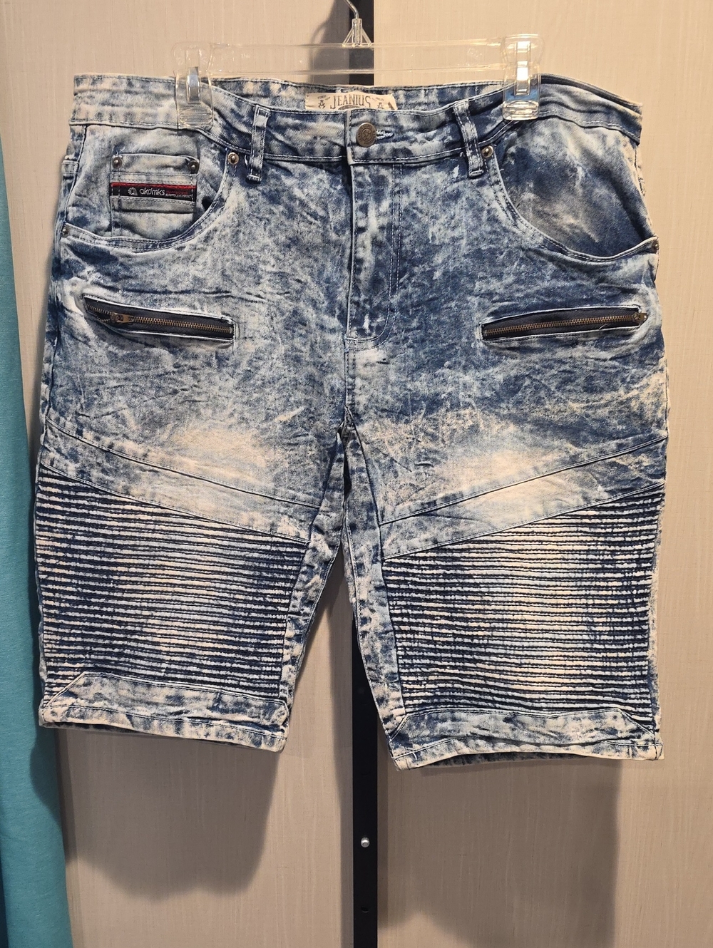 (J44) Men's Acid-Wash Jean Shorts with Ribbed Knee Panels - Blue
